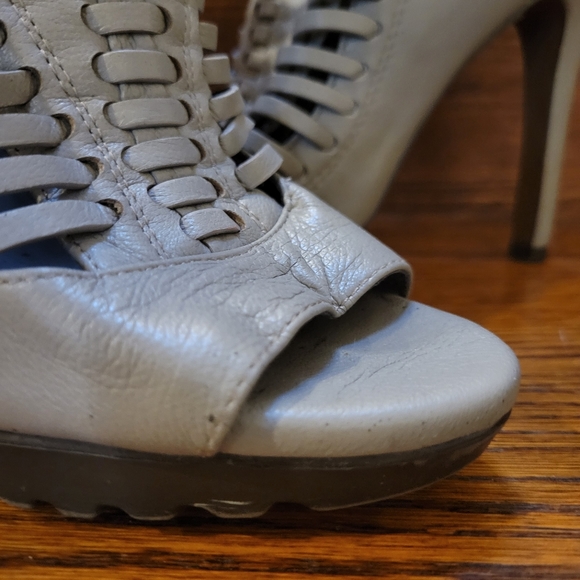 BCBG Womens Grey Leather Open Toe Buckle Stiletto Heel Ankle Strap Booti… - Picture 4 of 16